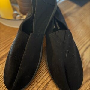 Toms Black Loafers & Slip-Ons